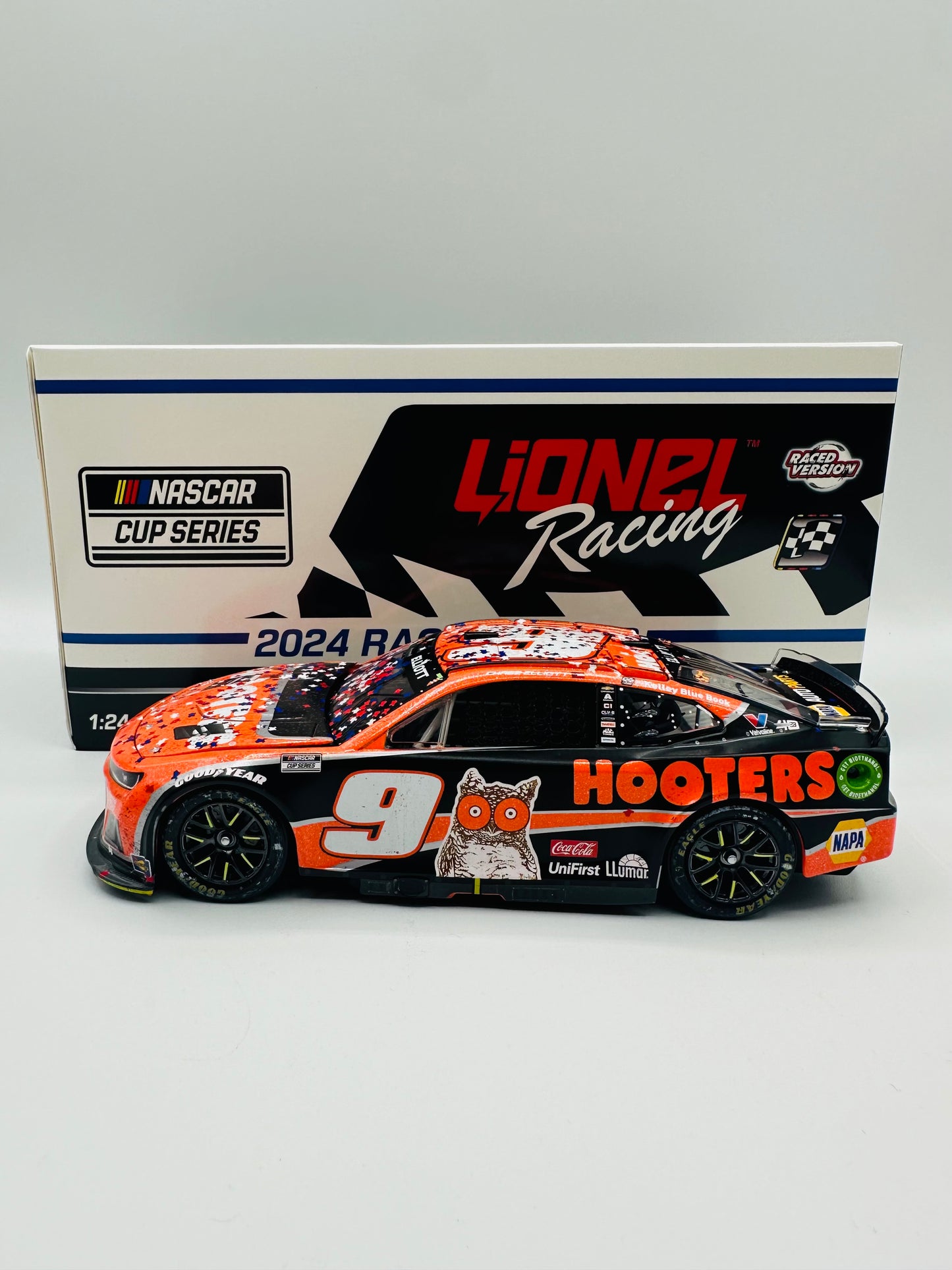 * Chase Elliott 2024 Hooters / Texas Race Win 1:24 Nascar Cup Series Diecast