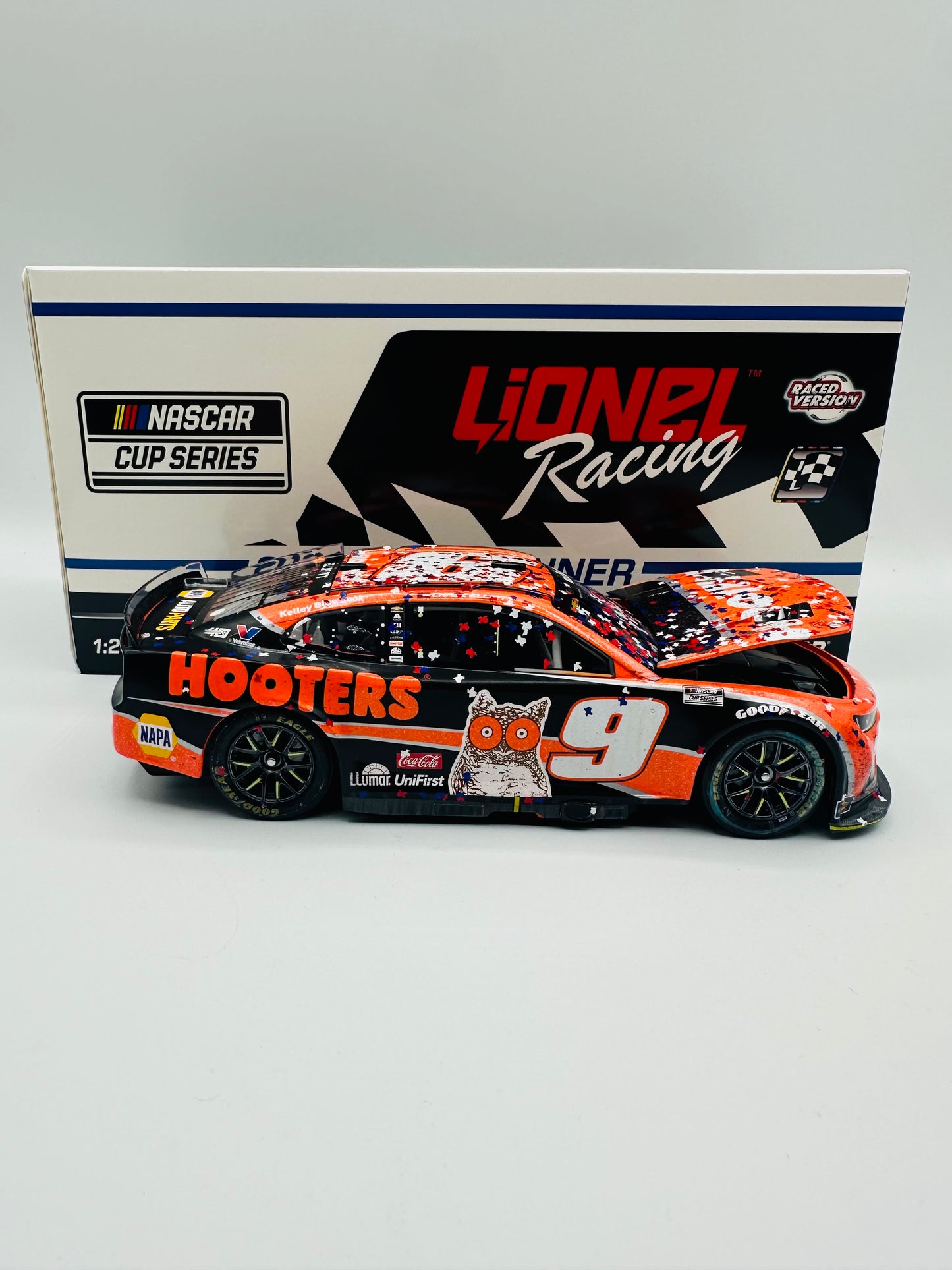 * Chase Elliott 2024 Hooters / Texas Race Win 1:24 Nascar Cup Series Diecast