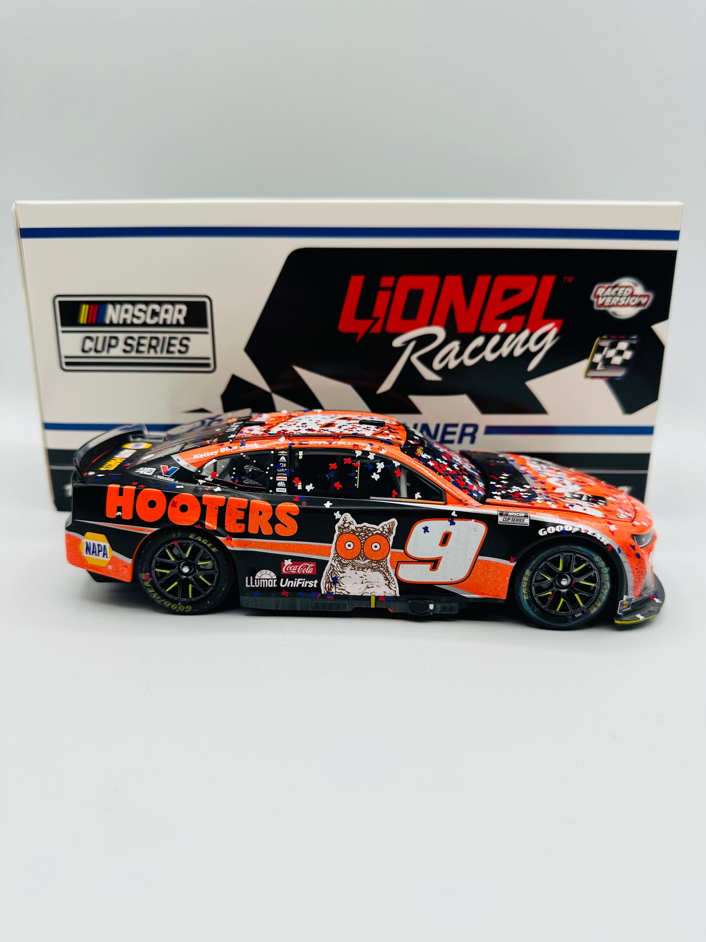 * Chase Elliott 2024 Hooters / Texas Race Win 1:24 Nascar Cup Series Diecast