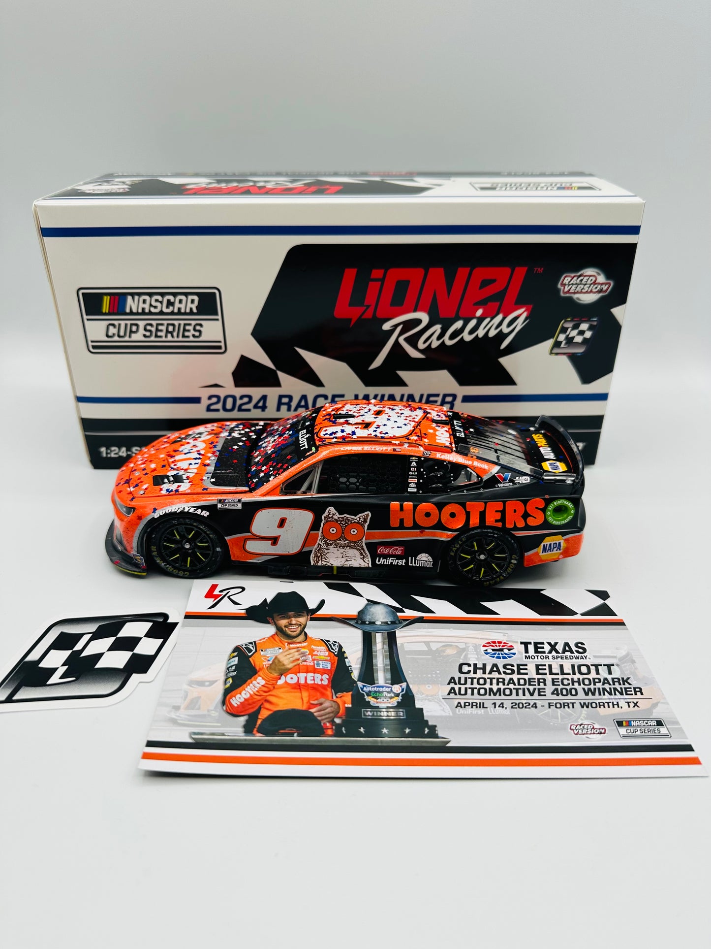 * Chase Elliott 2024 Hooters / Texas Race Win 1:24 Nascar Cup Series Diecast