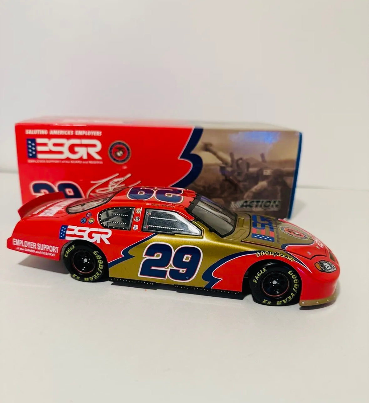 Tony Stewart #29 ESGR/ Marines Monte Carlo 1:24 2004 NASCAR Xfinity Series