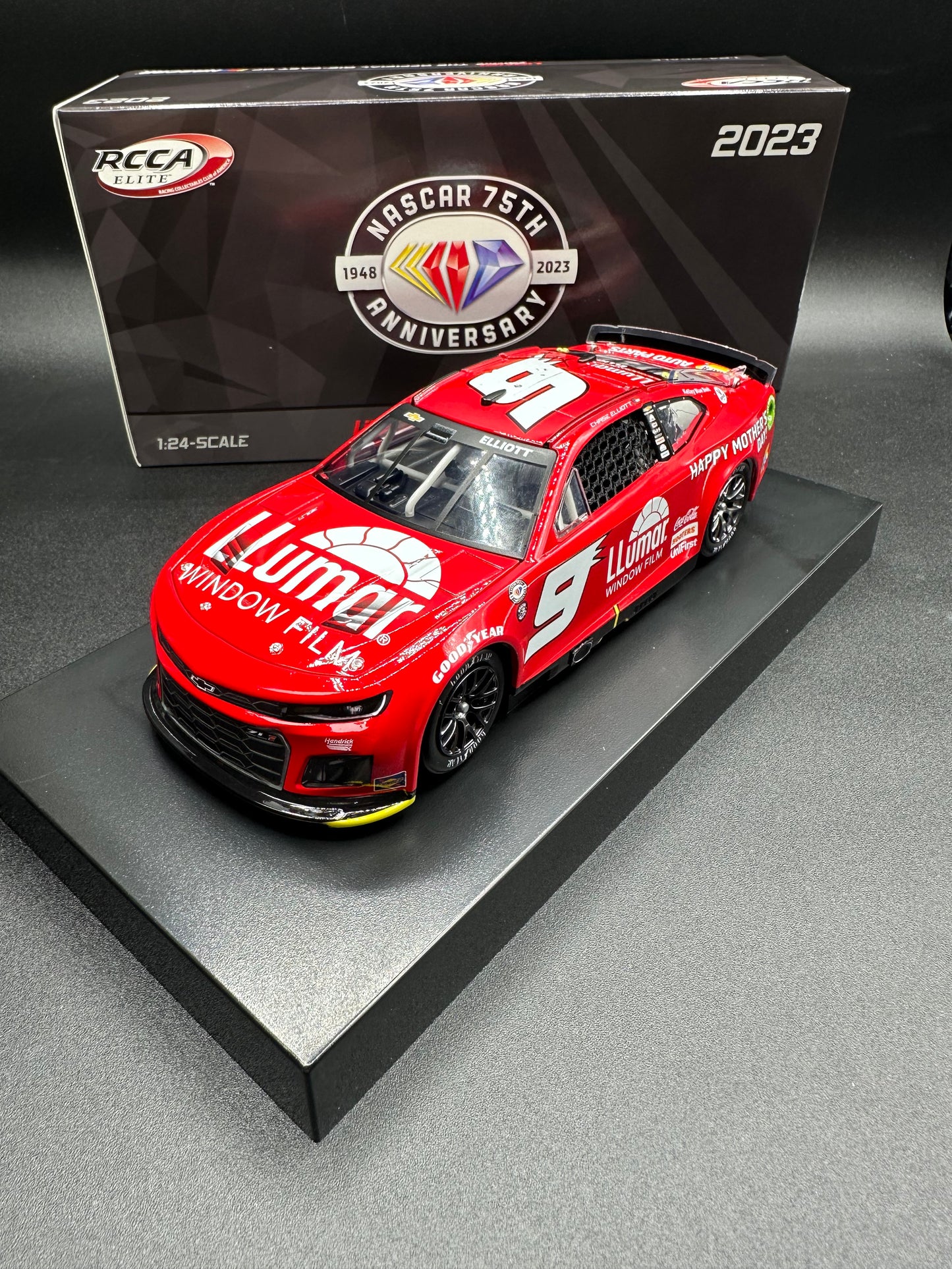 Chase Elliott 2023 Llumar Darlington Throwback 1:24 Elite Nascar Cup Series