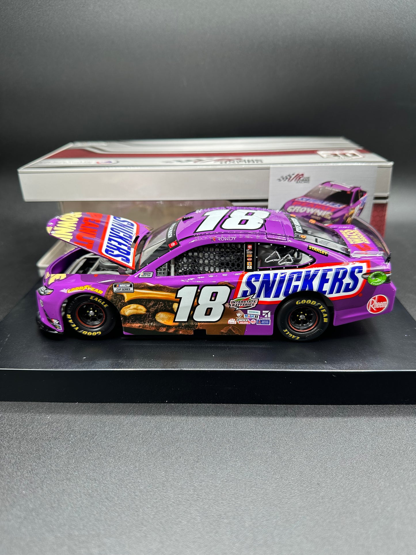 Kyle Busch 2021 Snickers Peanut Brownie 1:24 Nascar Cup Series Diecast