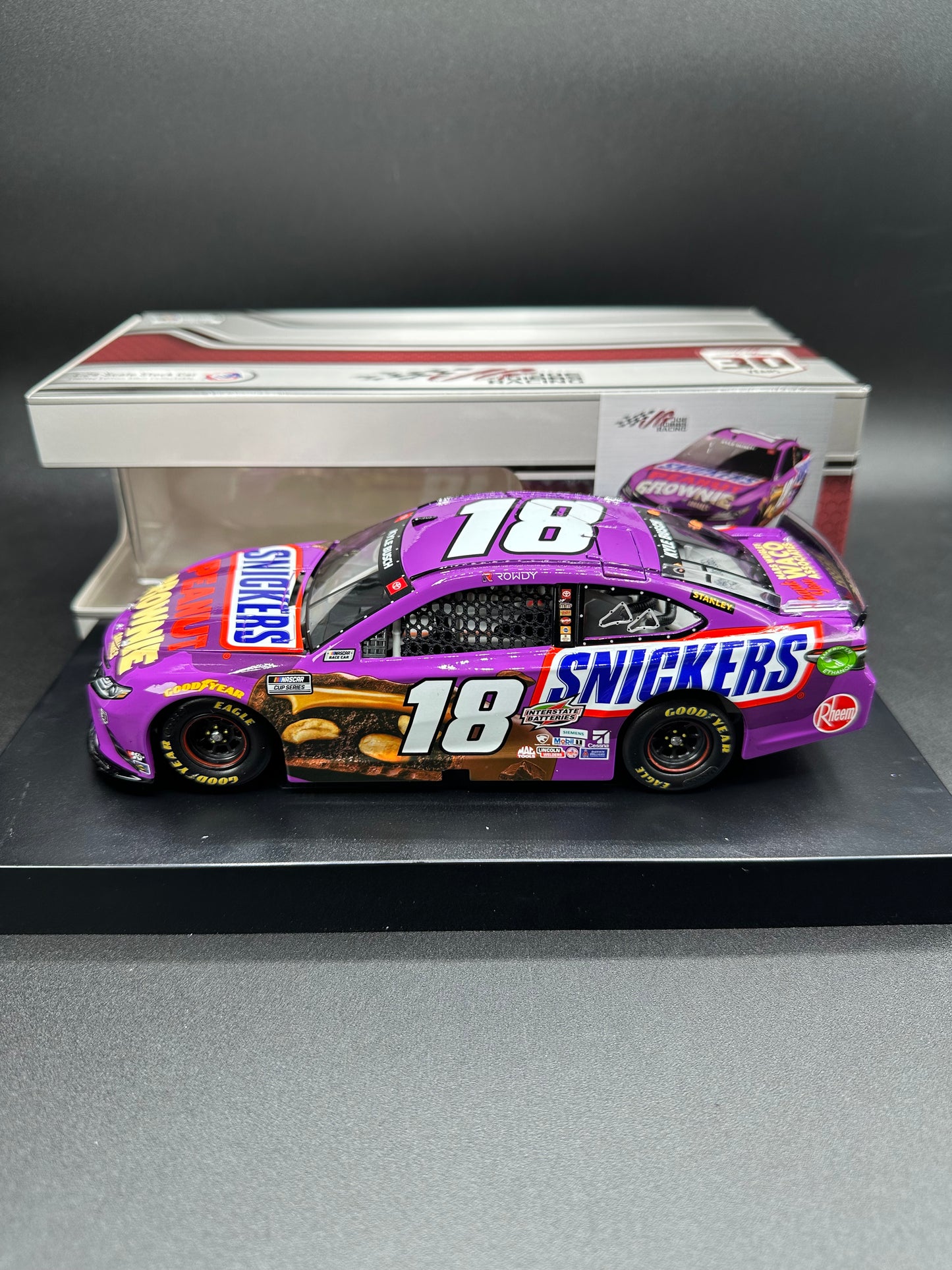 Kyle Busch 2021 Snickers Peanut Brownie 1:24 Nascar Cup Series Diecast