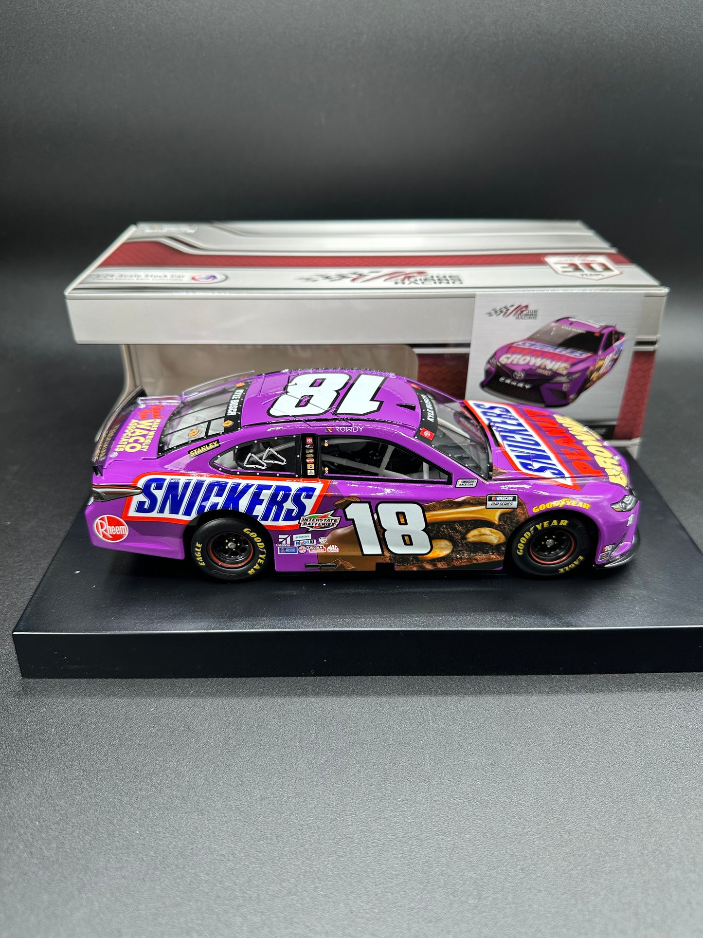 Kyle Busch 2021 Snickers Peanut Brownie 1:24 Nascar Cup Series Diecast