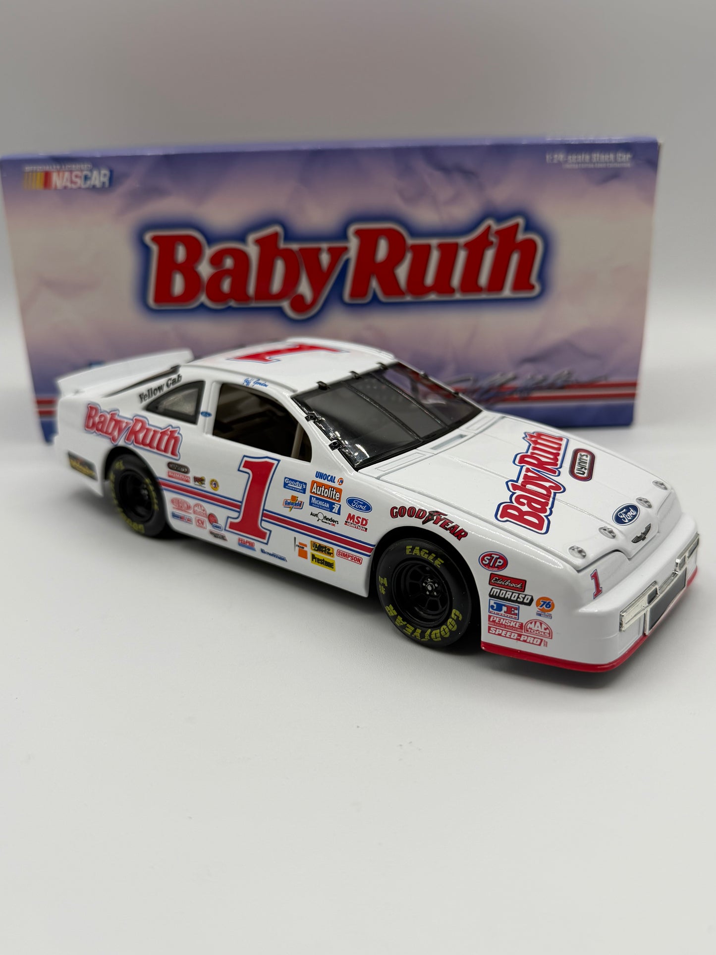 Jeff Gordon Baby Ruth 1992 Ford Thunderbird 1/24 Scale